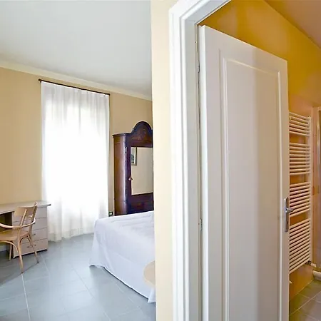 Della Maria 4*